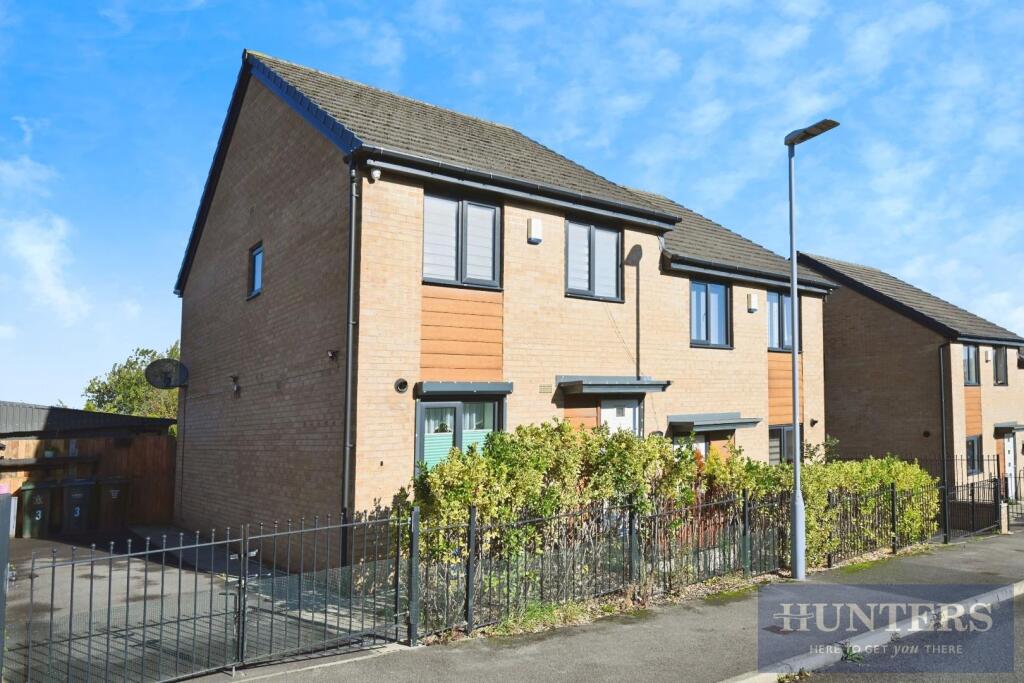3-bed semi-detached on Holy Well Drive, Bradford, £165,000