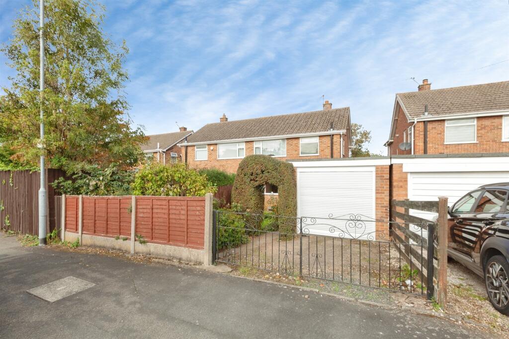 3-bed semi-detached on Tennyson Road, HINCKLEY, £180,000