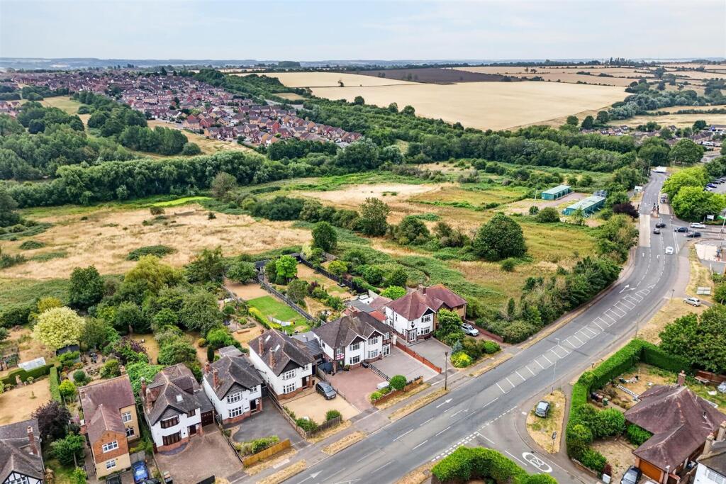 House in Northampton, Wellingborough - View 2
