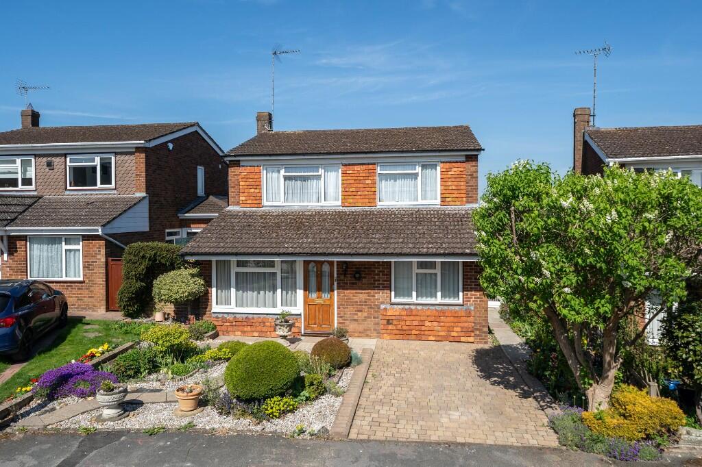 3-bed detached on Church Croft, Edlesborough, LU6 2HU, £500,000