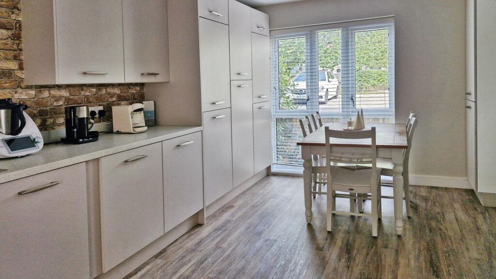 Trevelyan Road, Swindon, Wiltshire photo 4