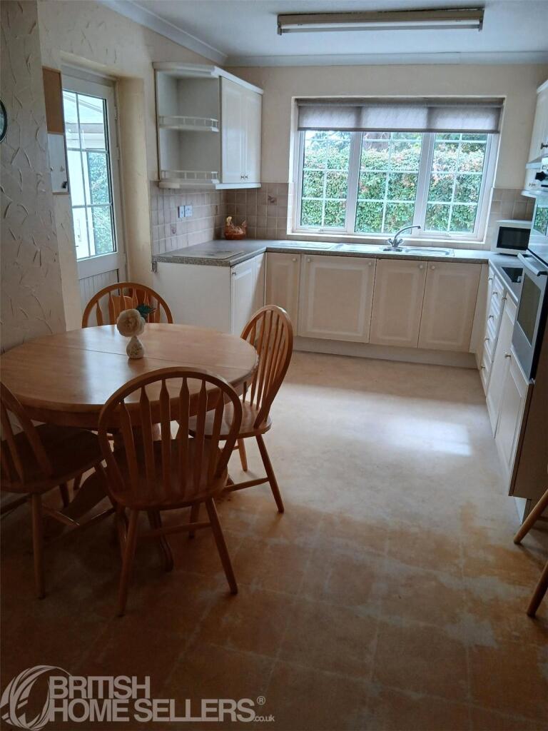 Priory Gardens, Shirehampton, Bristol, BS11 photo 4