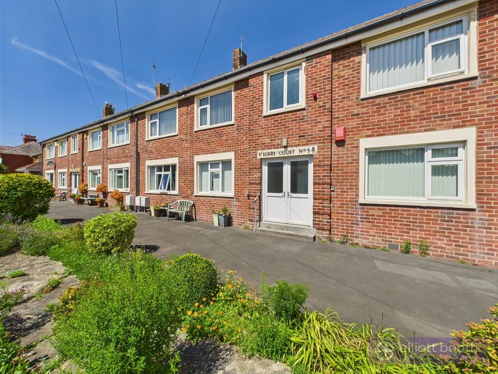 1-bed flat on 6 St. Lukes Court, £95,000