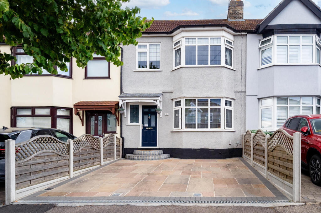 Main image of property: HORNCHURCH, RM11
