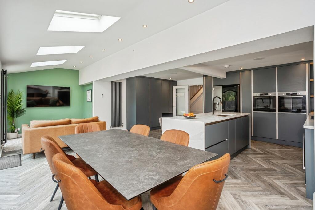 Main image of property: Angelica Court, Bingham, Nottinghamshire, NG13