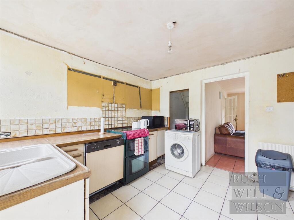 House in Broad Oak, Goatham Green, Brede - More
