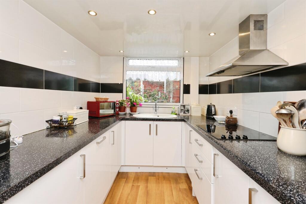 Windsor Road, Carlton-In-Lindrick, Worksop photo 3
