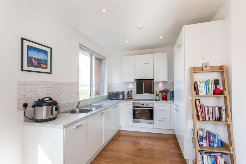 Apartment in London - More