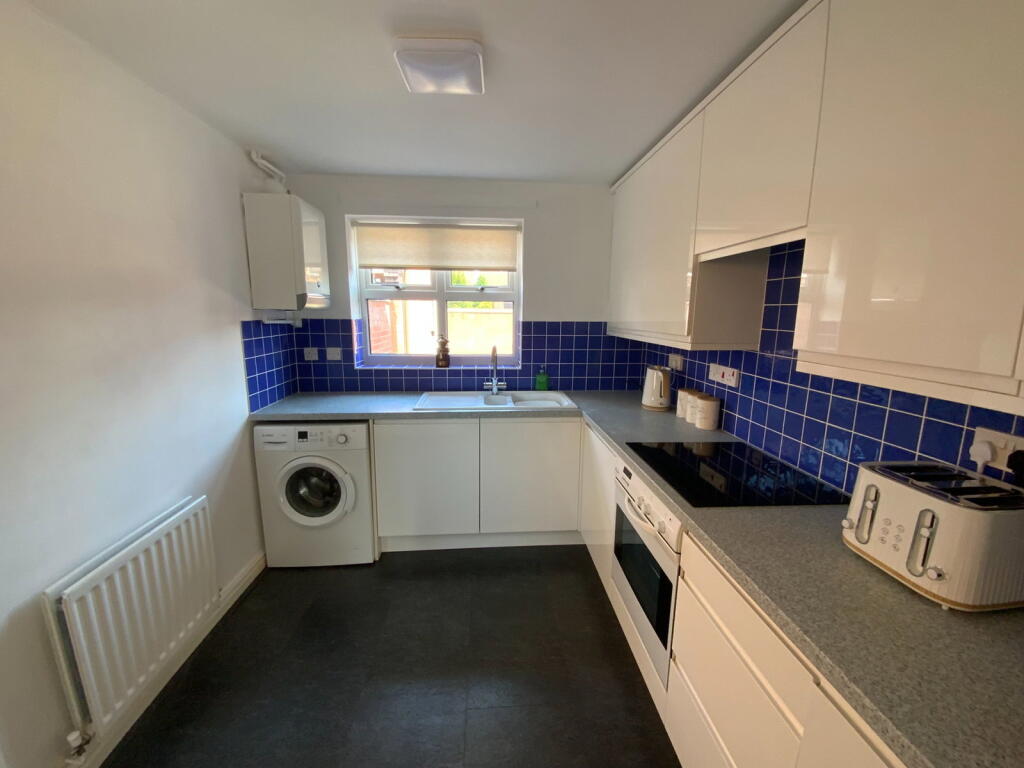 CRADLEY HEATH, Mary Macarthur Drive photo 5