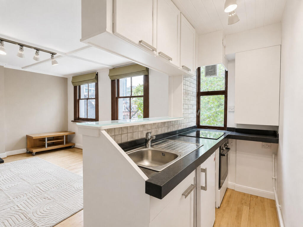 Apartment in London, West Kensington - View 3