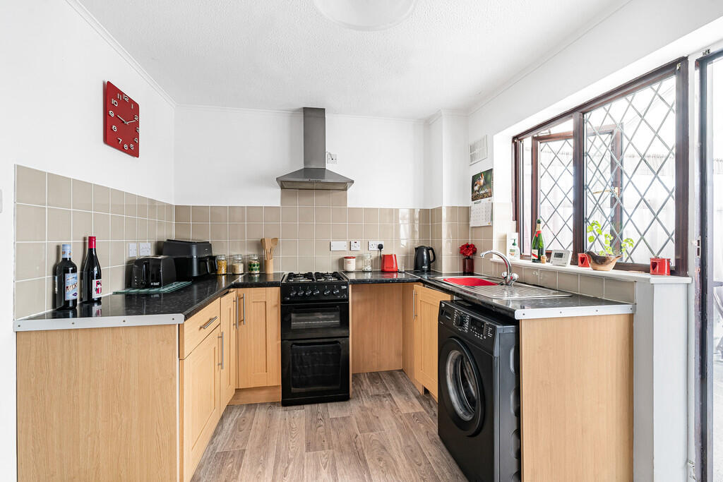 House in Teignbridge, Kingsteignton - More