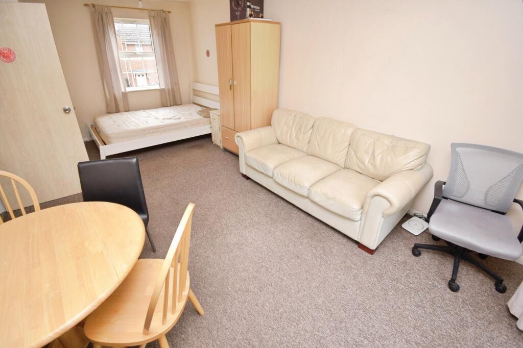 Apartment in Coventry, Green Lane, Cheylesmore - View 2
