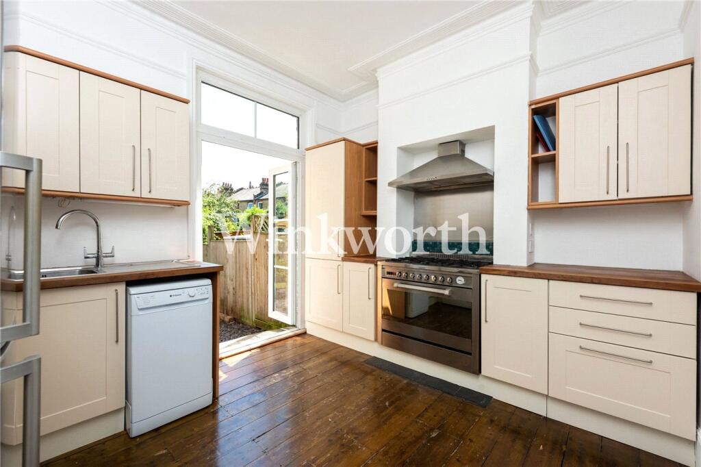 Apartment in London, Bowes Park, Palmers Green - View 5