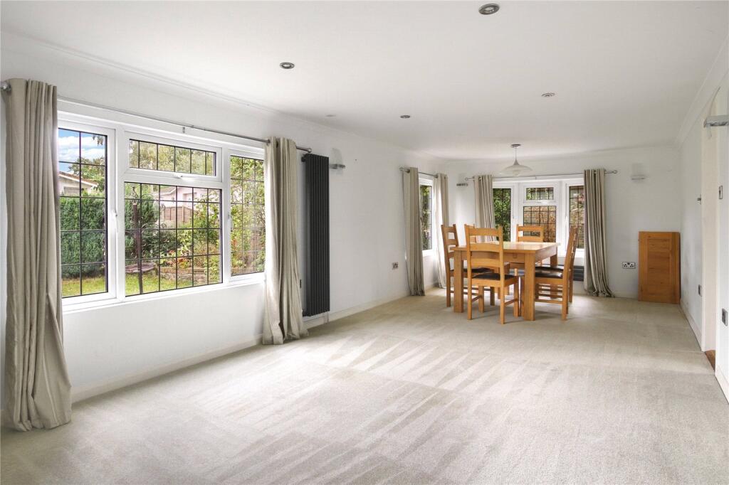 Wellingtonias, Warfield Park, Bracknell, Berkshire, RG42 photo 2