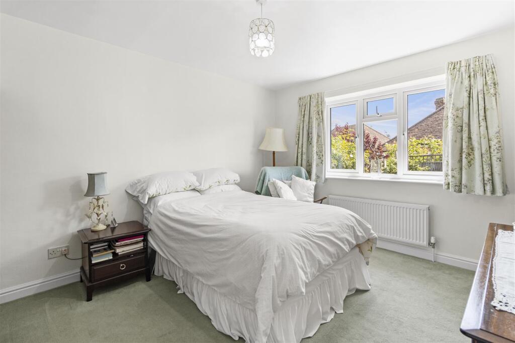 House in Wealden, Hailsham - More