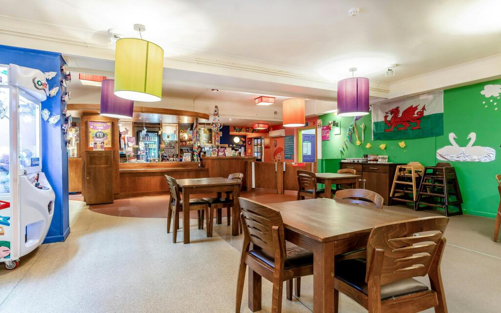 8690271-interior32.jpg