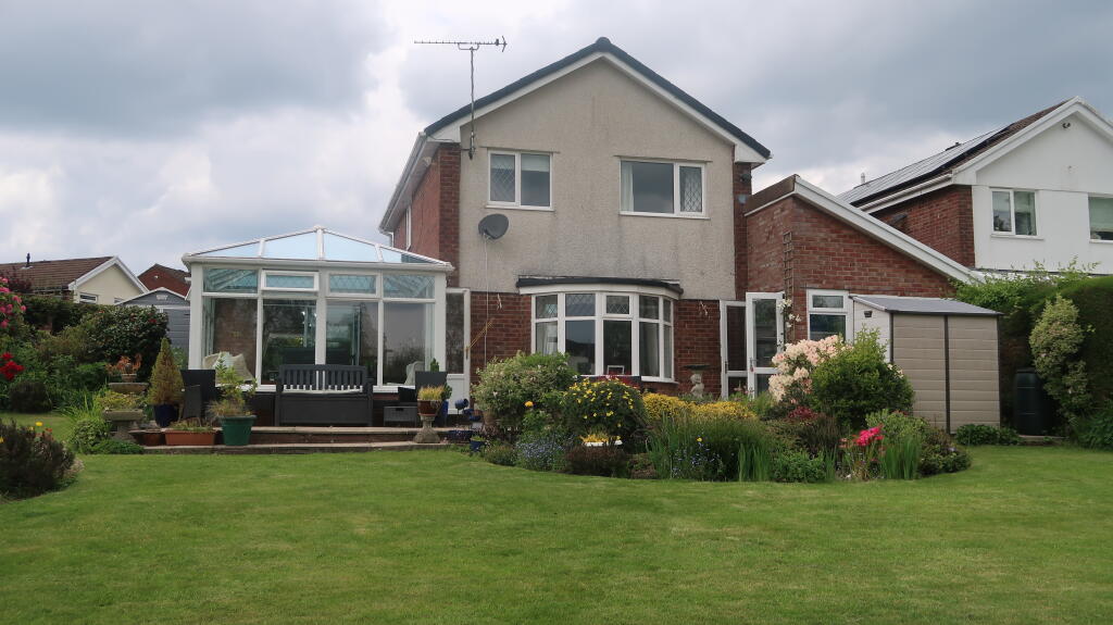 3-bed detached on Shannon Close, Pontllanfraith, Caerphilly County Borough, £350,000