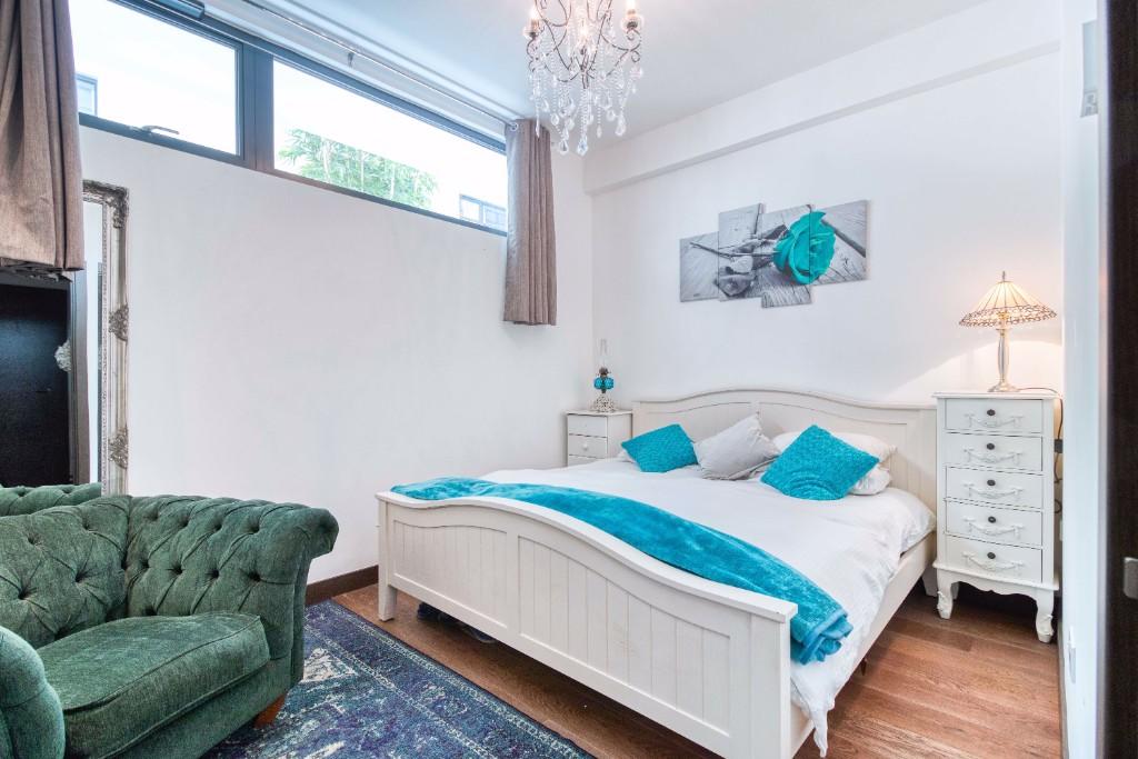 Apartment in Denham Green, Denham - More