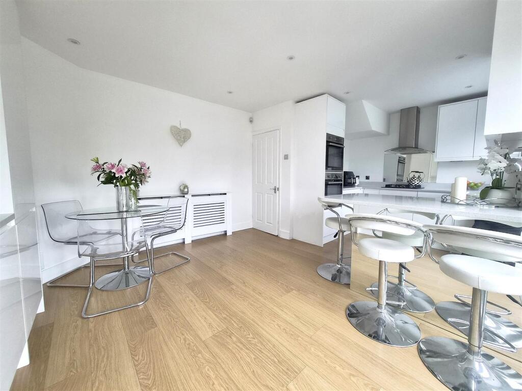 Heathside Avenue, Bexleyheath photo 4