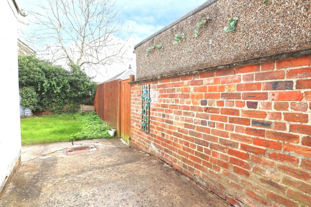 House in Brackley, Radstone Fields - More