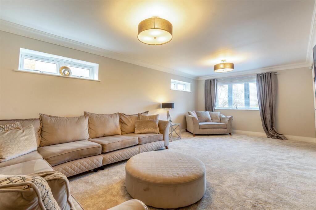 Pear Tree Lane, Shorne, Kent, DA12 photo 4