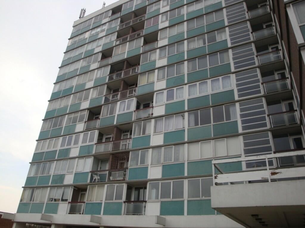 2-bed flat on Kenilworth Court, Coventry, £160,000