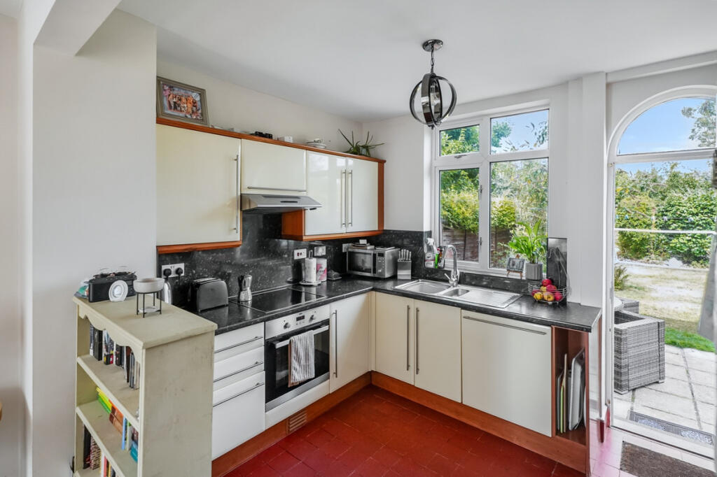 Elmhurst Avenue, Northampton, NN3 2LD photo 4