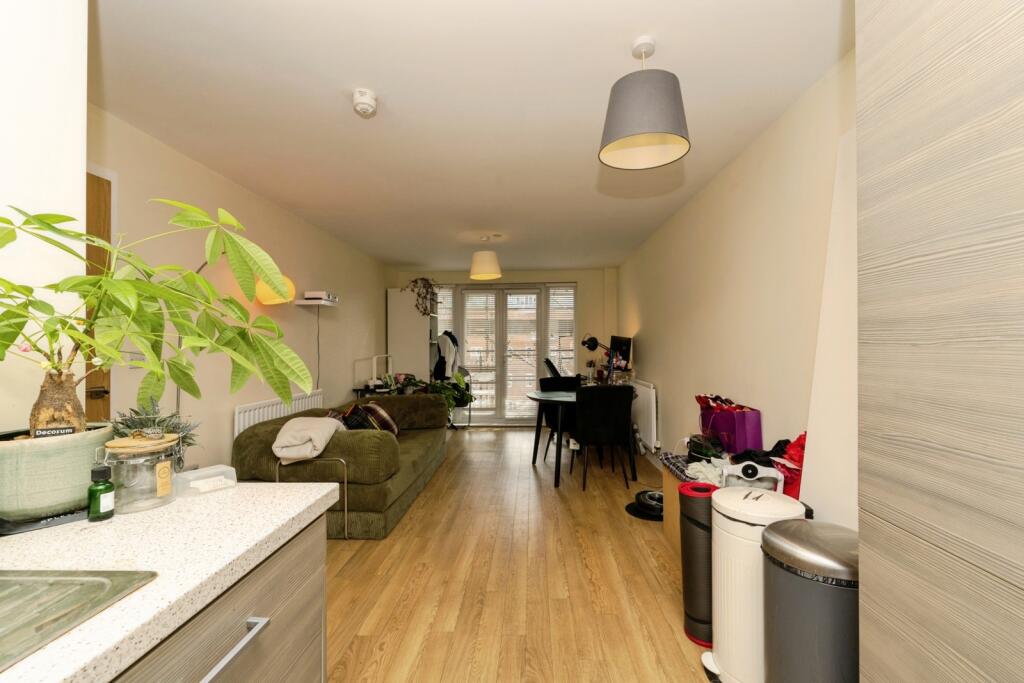 Apartment in Kingston upon Thames, Norbiton - View 5