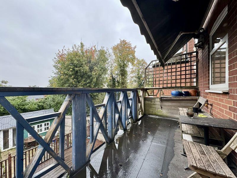 House in Luton - View 5