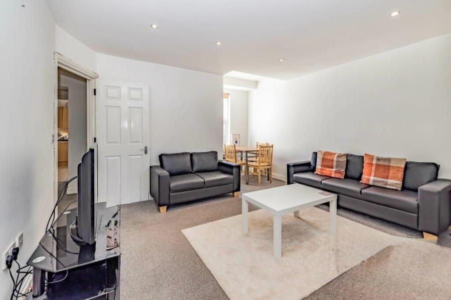 Main image of property: High Street, Northwood