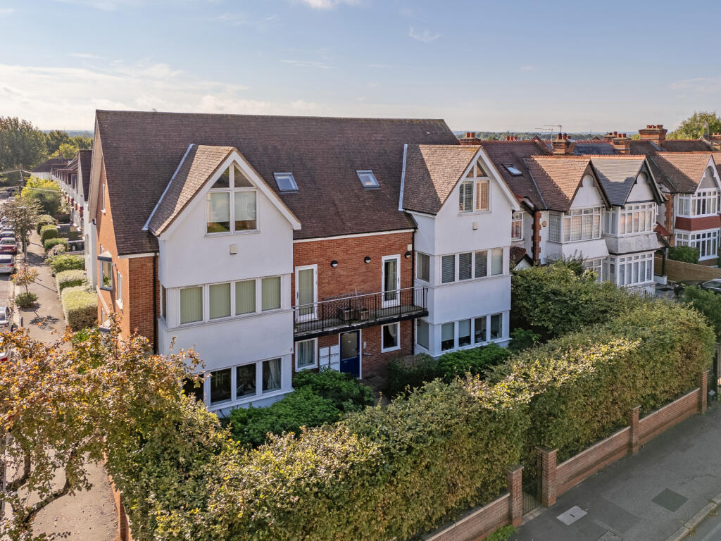 1-bed flat on Worple Road, Wimbledon, London, SW19, £425,000