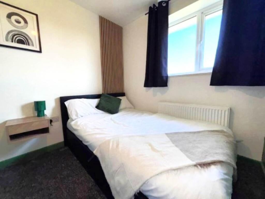 Main image of property: Croftside Close (Room 4), Leeds, Seacroft