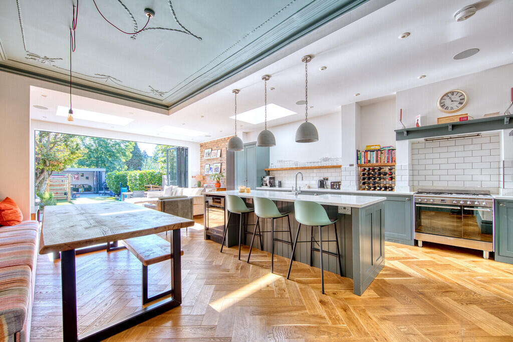 House in London, Aldersbrook, Redbridge - View 2