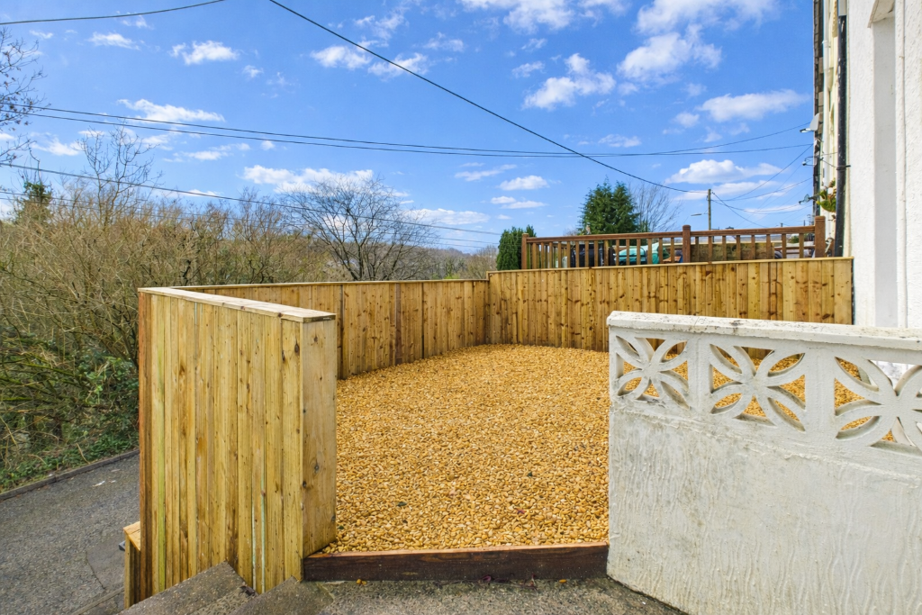 Thornwood Place, Treharris, South Glamorgan, Rhondda Cynon Taff, CF46 photo 2
