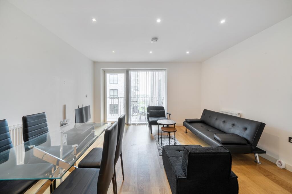 Apartment in Southall - View 4
