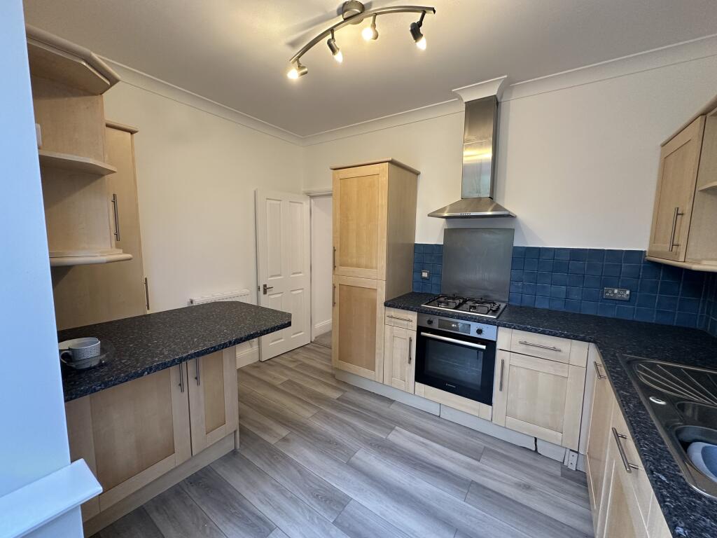 Apartment in Bournemouth, Charminster - More