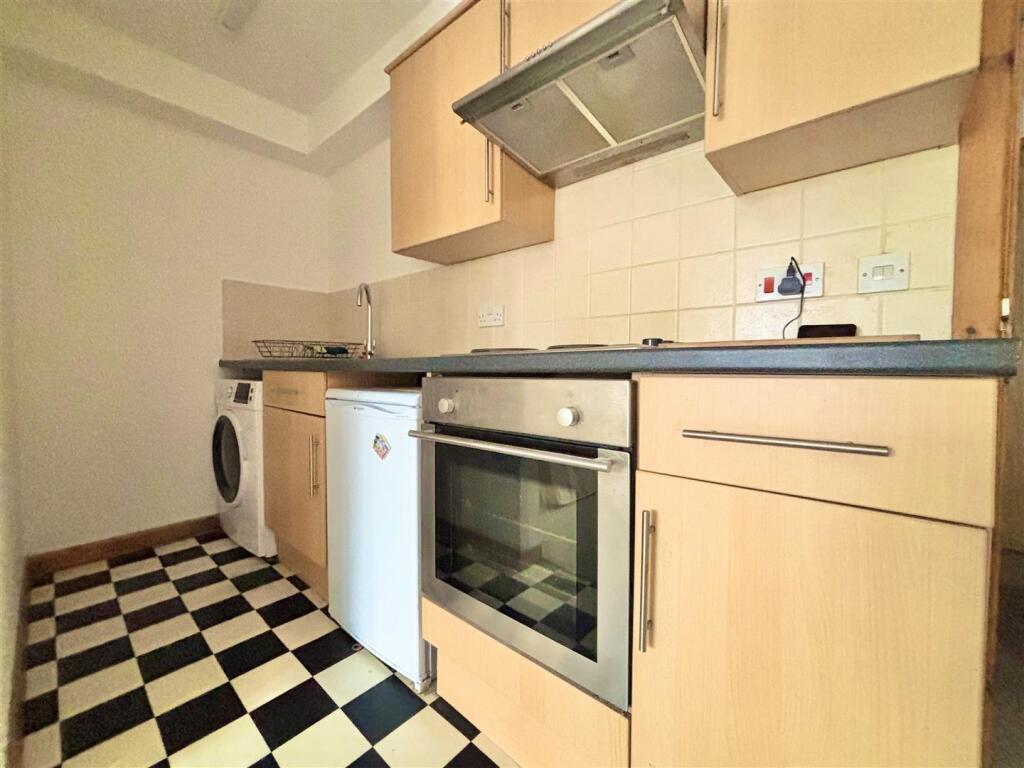 Apartment in Newport, Nodehill - View 4