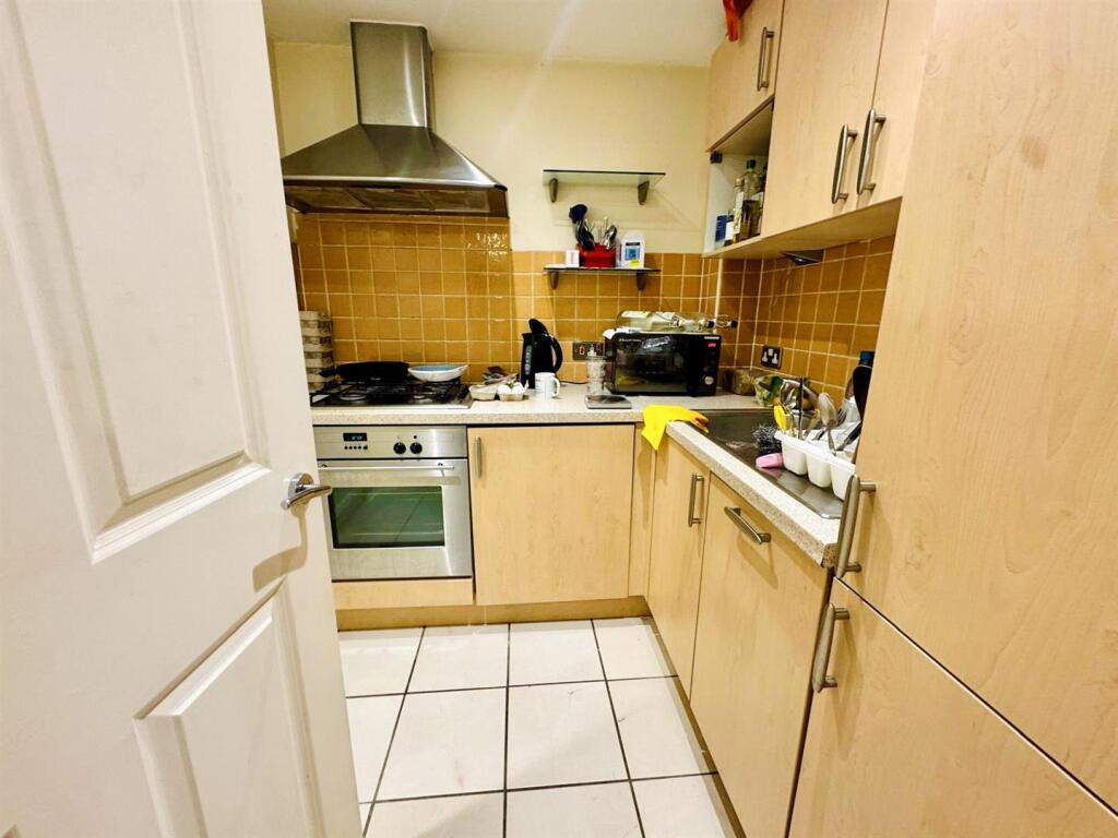 Apartment in Reading - View 4