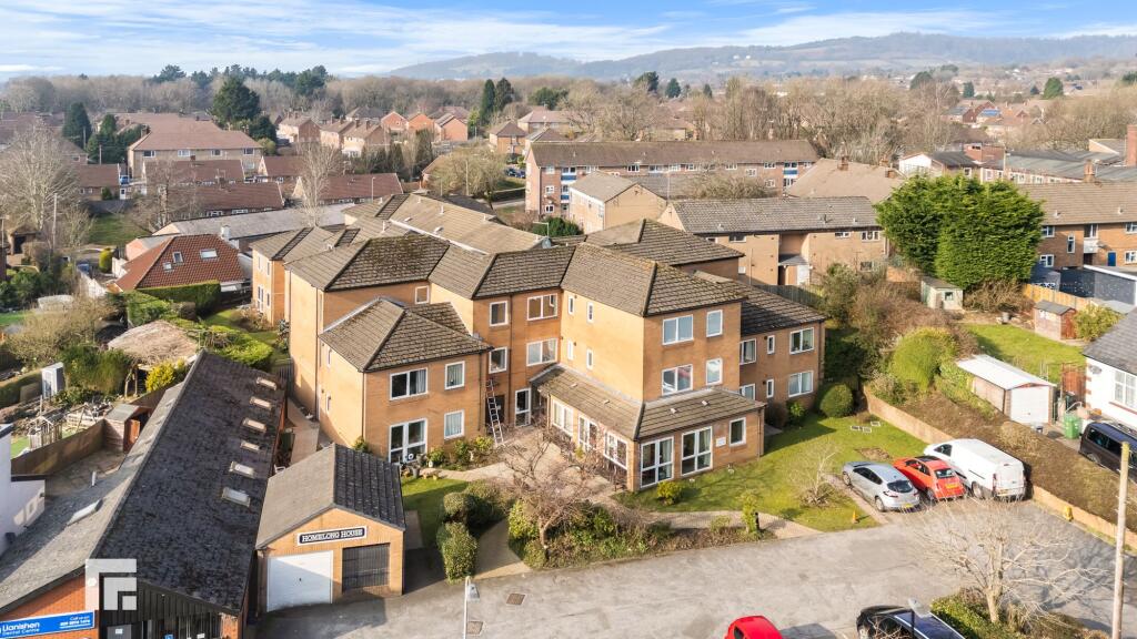 Apartment in Cardiff, Llanishen - More