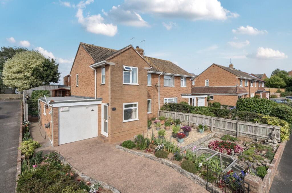 3-bed semi-detached on Clinton Close, Budleigh Salterton, Devon, £415,000