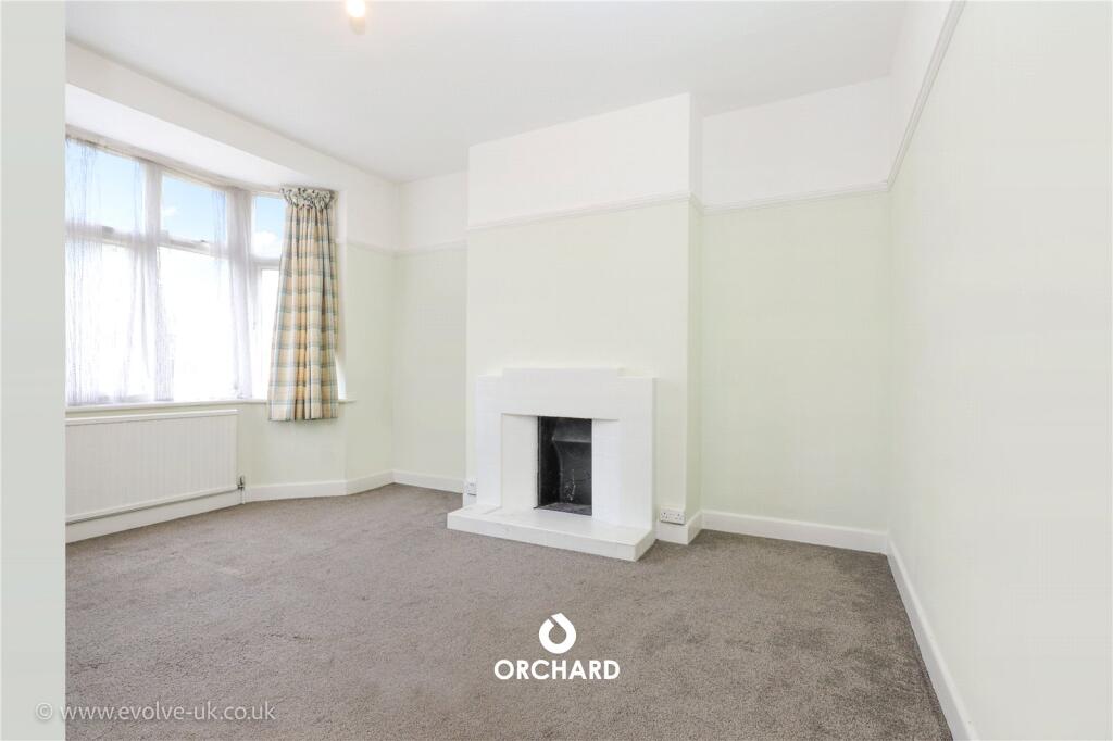 The Grove, Ickenham, UB10 photo 2