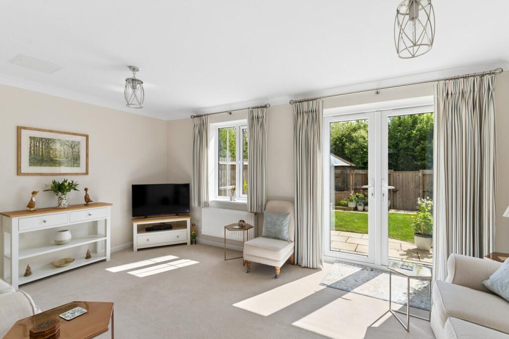 Kingfisher Close, Little Paxton, St Neots, PE19 photo 4