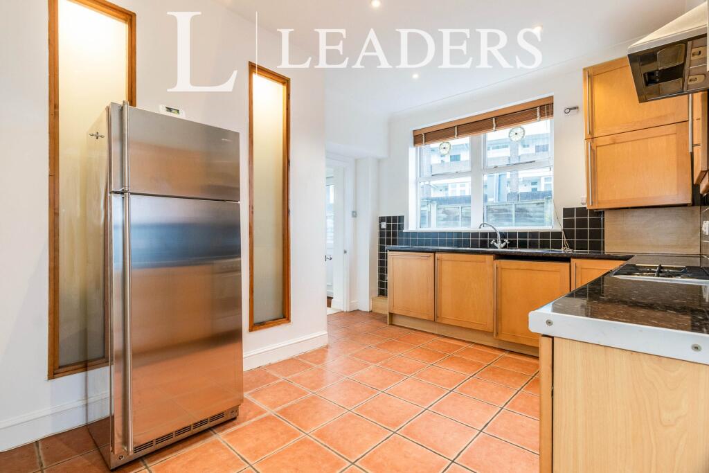 Apartment in Kingston upon Thames - View 5