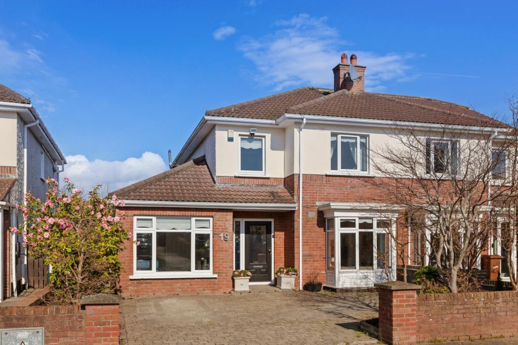 Main image of property: 19 Woodstown Close, Knocklyon, Dublin 16, D16Y077
