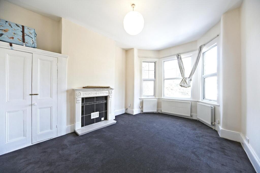 Apartment in London - More