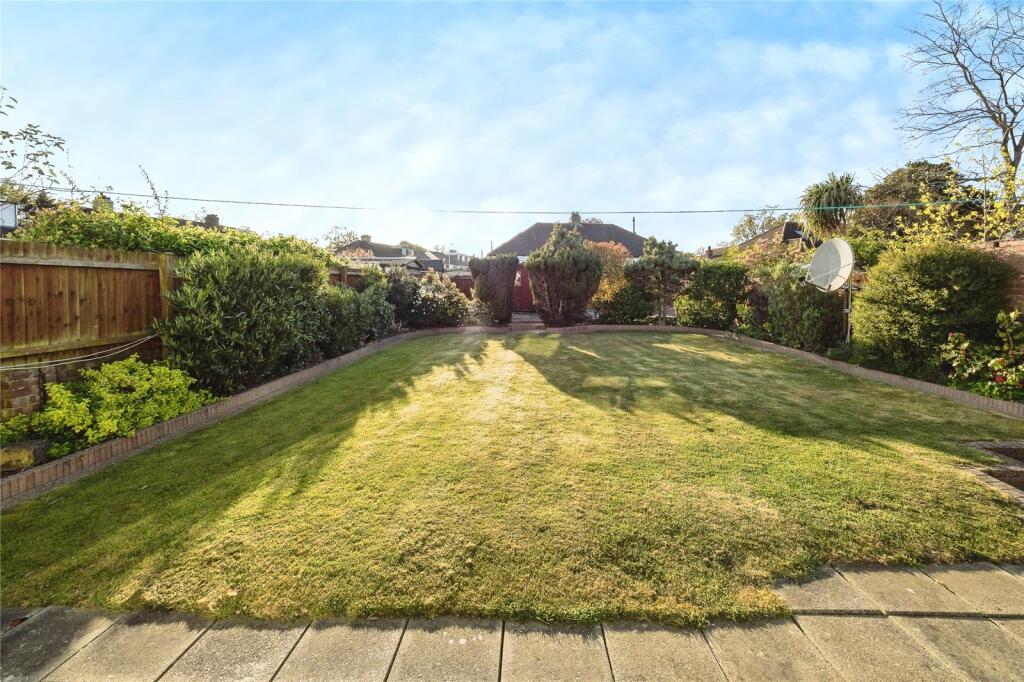 Grosvenor Drive, Hornchurch, RM11 photo 3