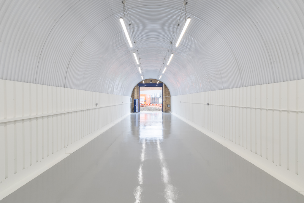 An empty arch with white lining
