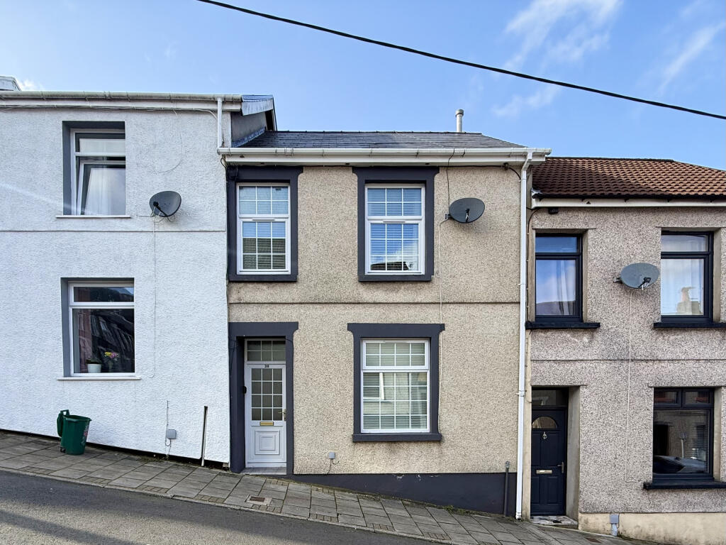 3 bedroom terraced house for sale in Thomas Street, Mountain Ash