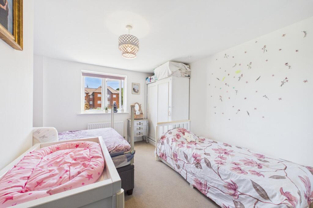 Apartment in Wokingham, Emmbrook - View 4