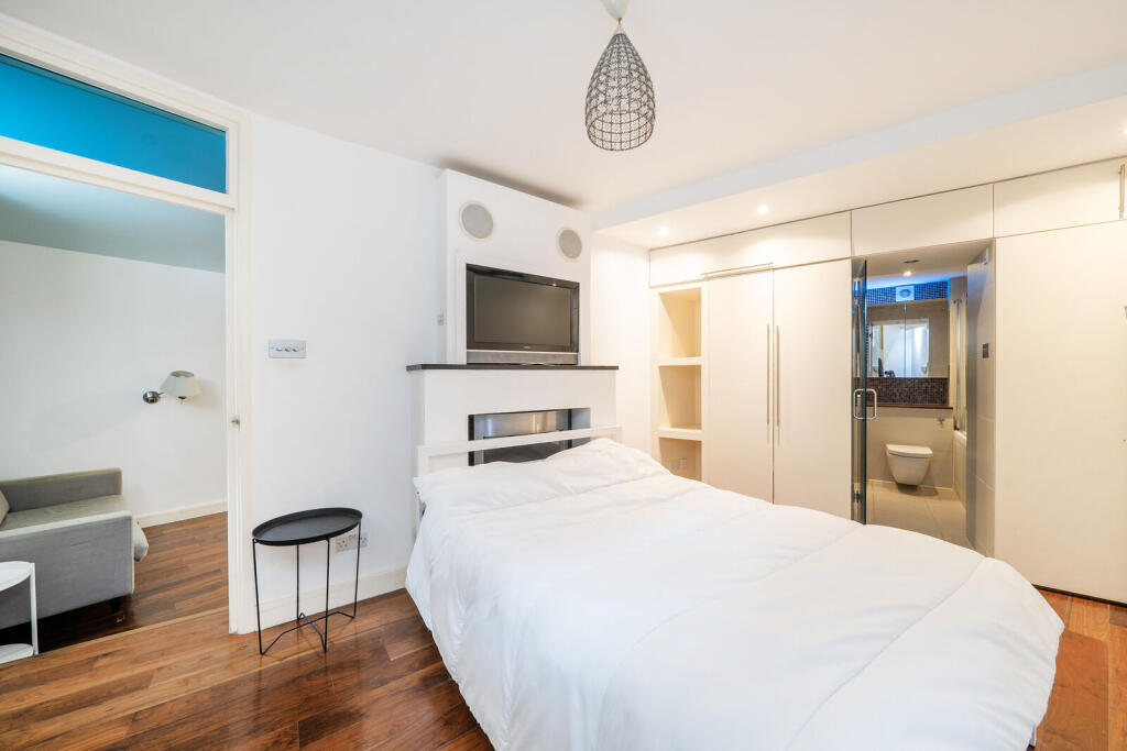 Apartment in London - More